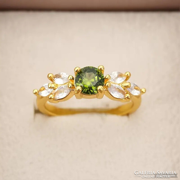 JAPÁN STÍLUSÚ KÜLÖNÖSEN SZÉP GYŰRŰ, OLIVA ÉS FEHÉR CIRKÓNIA KÖVES, 14 K. ARANYOZOTT