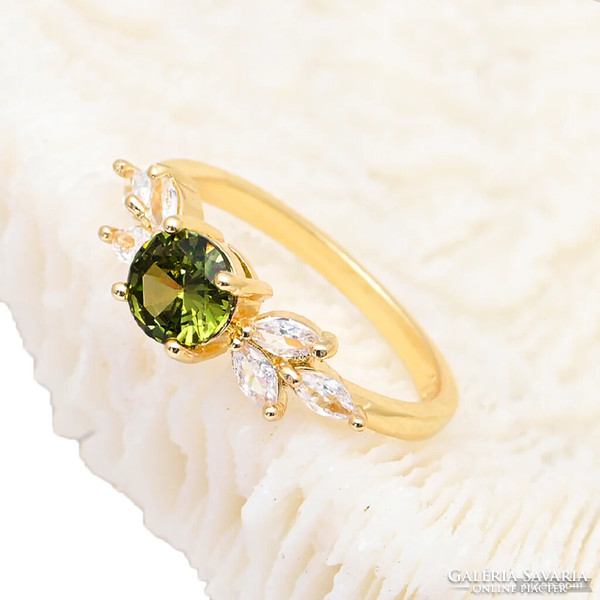 JAPÁN STÍLUSÚ KÜLÖNÖSEN SZÉP GYŰRŰ, OLIVA ÉS FEHÉR CIRKÓNIA KÖVES, 14 K. ARANYOZOTT