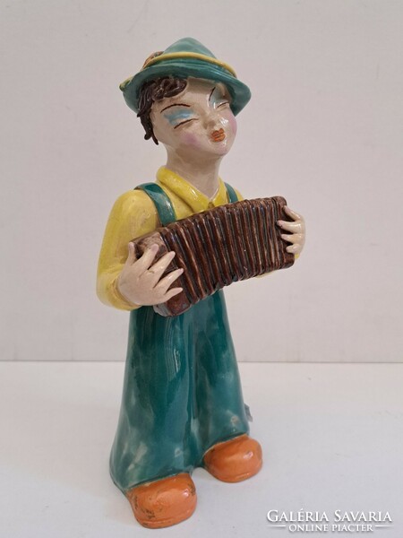 Jelzett H. Ráhmer Mária art-deco stílusú harmónikázó fiú kerámia szobor 23 cm