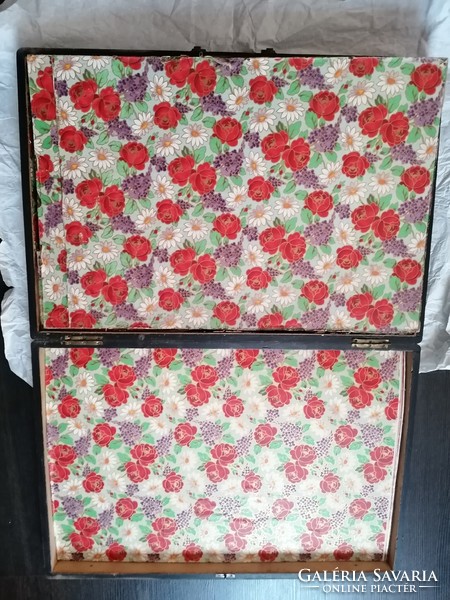 Felújításra szoruló antik Anton Kiendl citera dobozában