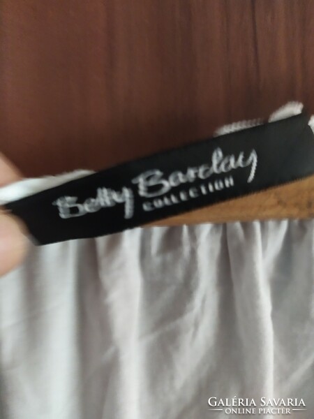 Hófehér könnyű nyári blúzok vegyes fazon 600 Ft/ db