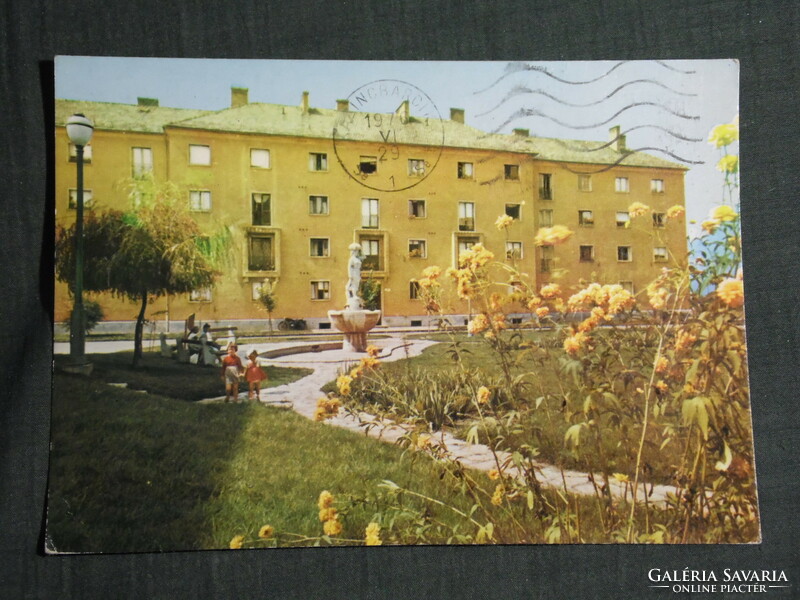 Képeslap, Kazincbarcika,lakótelep,Ságvári tér, Szüretelő nő szobor, látkép,részlet, 1973-