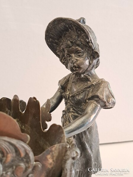 Antik barokk stílusú figurális kínáló jardiniere