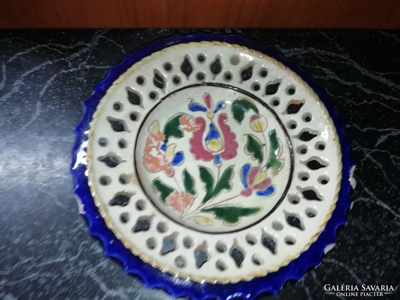 Bozsik Kálmán jelzett tányérok 18 cm, az egyik repedt a képeken látható állapotban