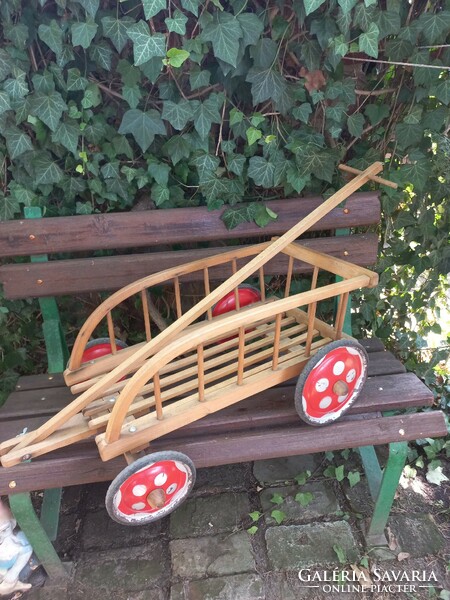 Régi kis méretű szekér, kis kocsi