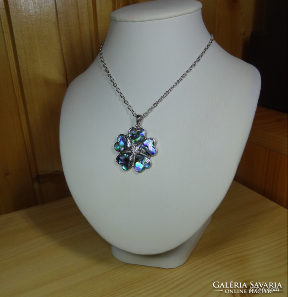 Abalone Shell(paua,pávakagyló)kagylóval díszített gyönyörű 5 szívből álló medál orvosi acél szerelék