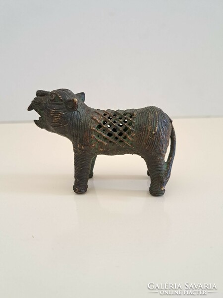 Antik indiai keleti bronz kis méretű tigris figura szobor