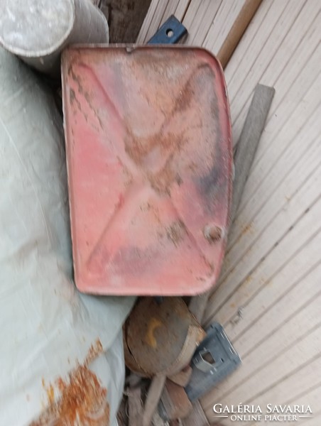 Veteran tractor or stable engine fuel tank dutra hofherr ? Industrial loft