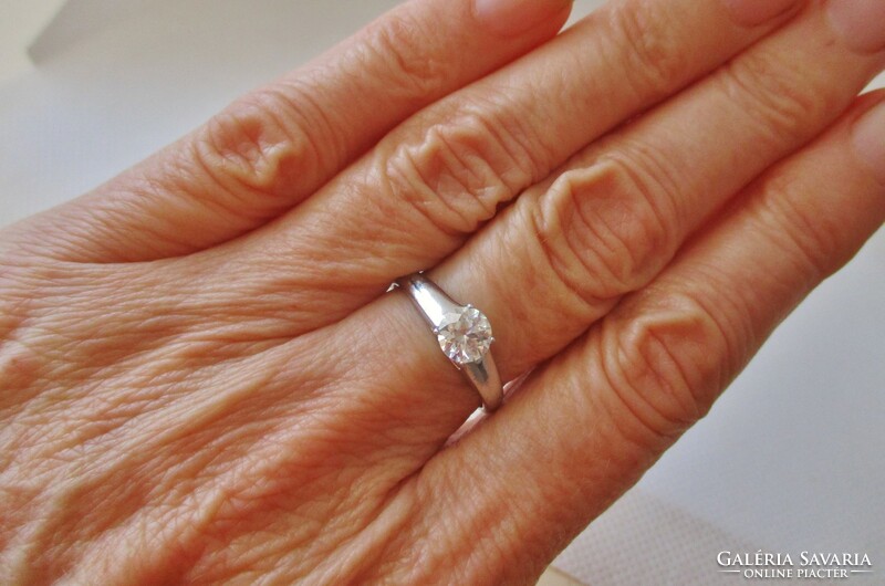 Akció! Szép ezüst szoliter gyűrű 0,84ct moissanit gyémánttal