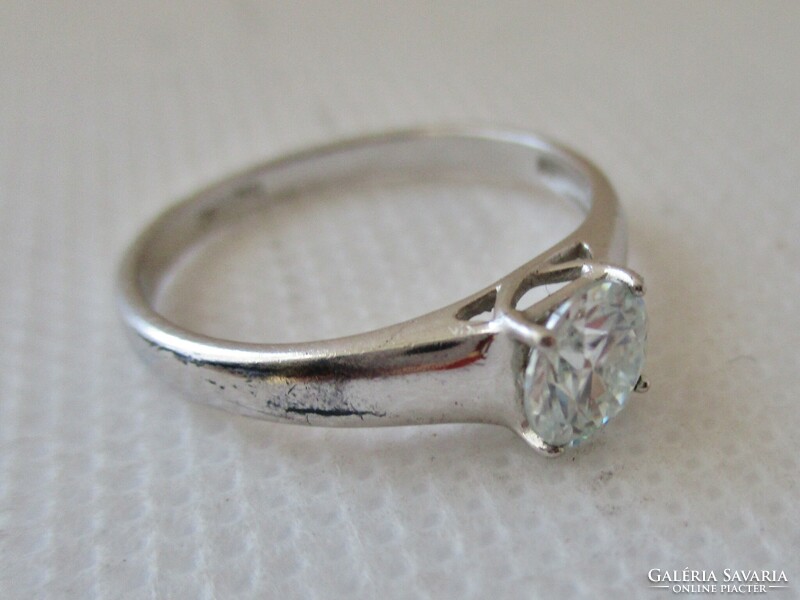 Akció! Szép ezüst szoliter gyűrű 0,84ct moissanit gyémánttal