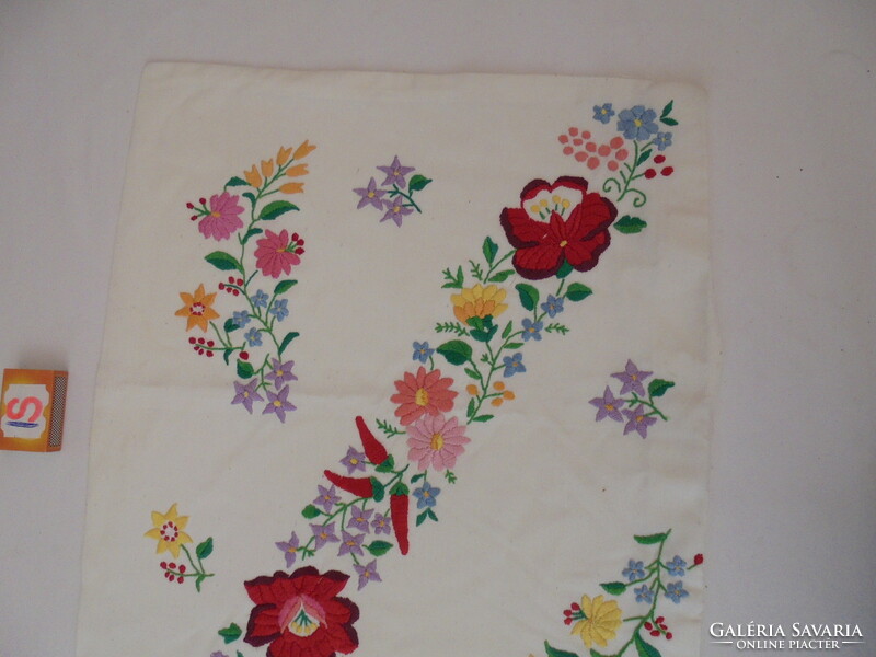 Kalocsai hímzett díszpárna