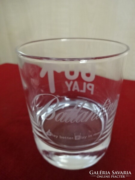 Ballantines üveg  pohár, go play felirattal, magassága 9,5 cm. Jókai.