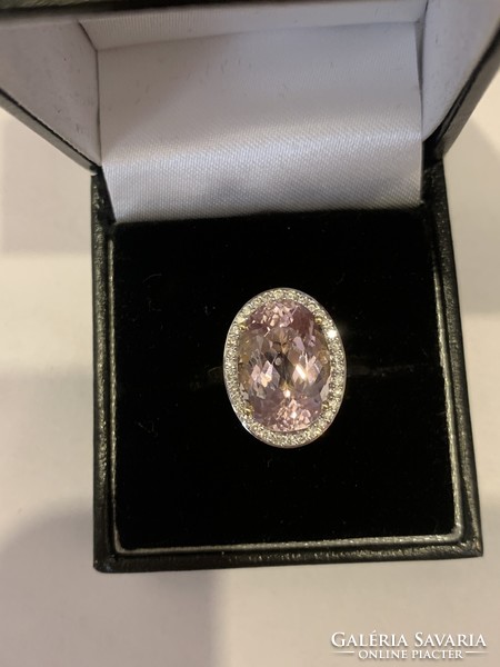 7.00ct Kunzit 0.60 ct Brillekkel arany gyűrű.ÚJ.Igazolással.