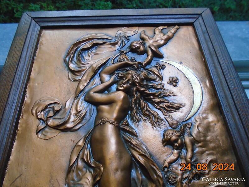 Karl Sterrer senior (1844-1918) Az Alkonyat  allegóriája Aphrodité, dombor réz panel keretezve