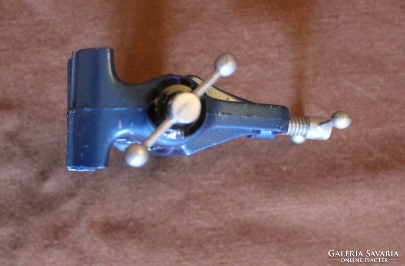 2 db miniatűr szerszám szorító satu