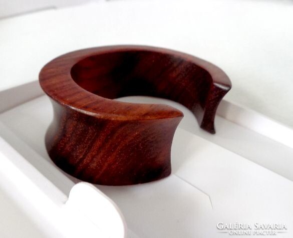 Fa trópusi karperec nyitott