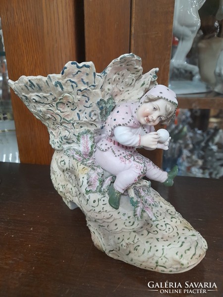 Alt Német,Germany Volkstedt Triebner Ens & Eckert 1877-1894 Porcelán Csizma Figurával.18.5 cm.
