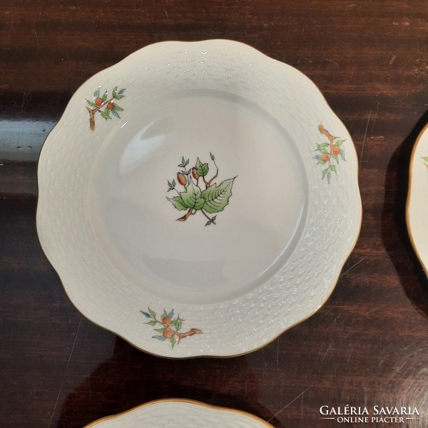 Herendi hecsedli, csipkebogyó mintás porcelán süteményes, desszertes tányér