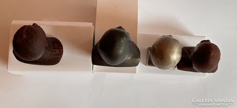 Lenin, Sztálin, és Néró 5 db büszt.