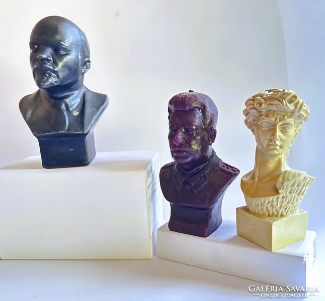 Lenin, Sztálin, és Néró 5 db büszt.
