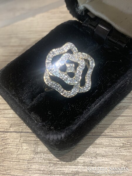 Rengeteg szikrázó  0.41ct gyémánttal 14 kr.arany gyűrű.Igazolással