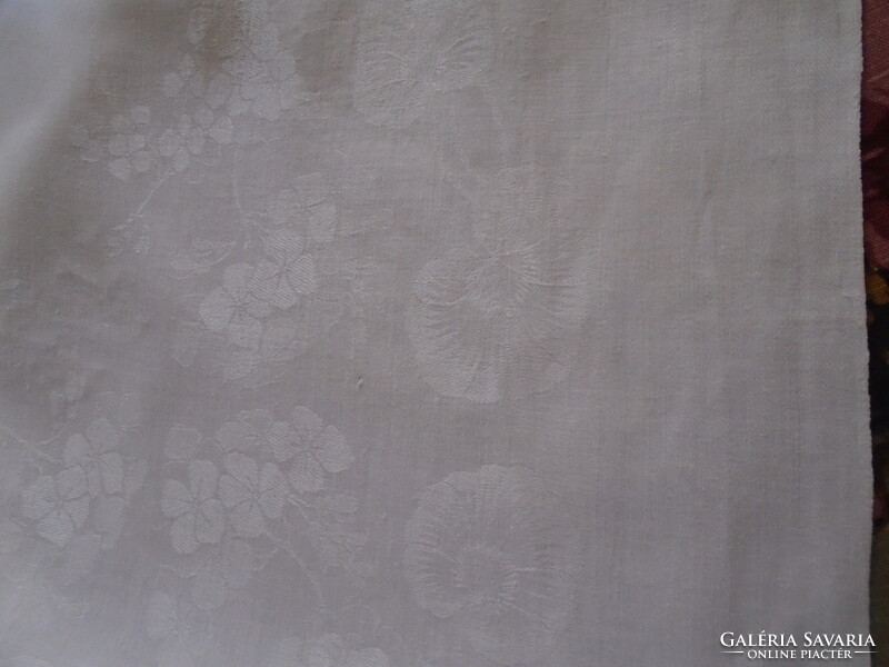 Abrosz,  selyem  damaszt 177 x 129 cm. szecessziós múlt század eleji  monogrammal.