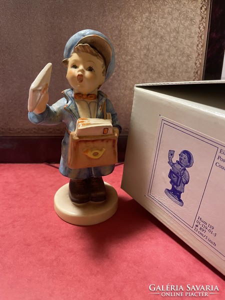"Postás" 13 cm , Hummel/Goebel porcelán, saját dobozában!