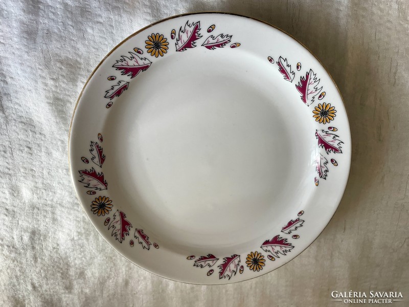 Zsolnay lapostányérok virágmintás dekorral - 2 darab, 24 cm átmérő