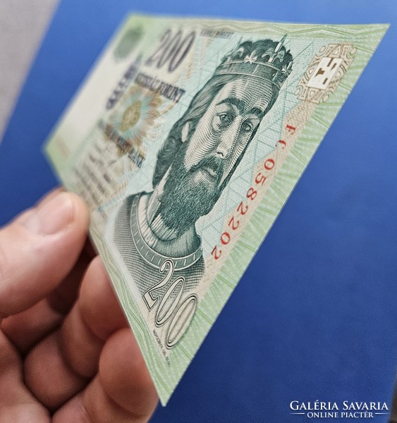 1998 évi 200 forintos UNC bankjegy