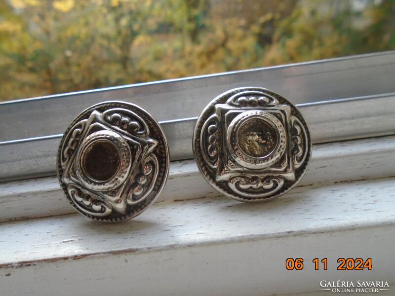 Antik ezüstözött dombormintás nagyobb öntvény klipsz fülbevaló érdekes jelzés,forrasztott kapocs