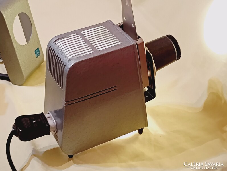 Diavetítő 02 - Pentacon Aspectar 150 A NDK retro + kábel + tok