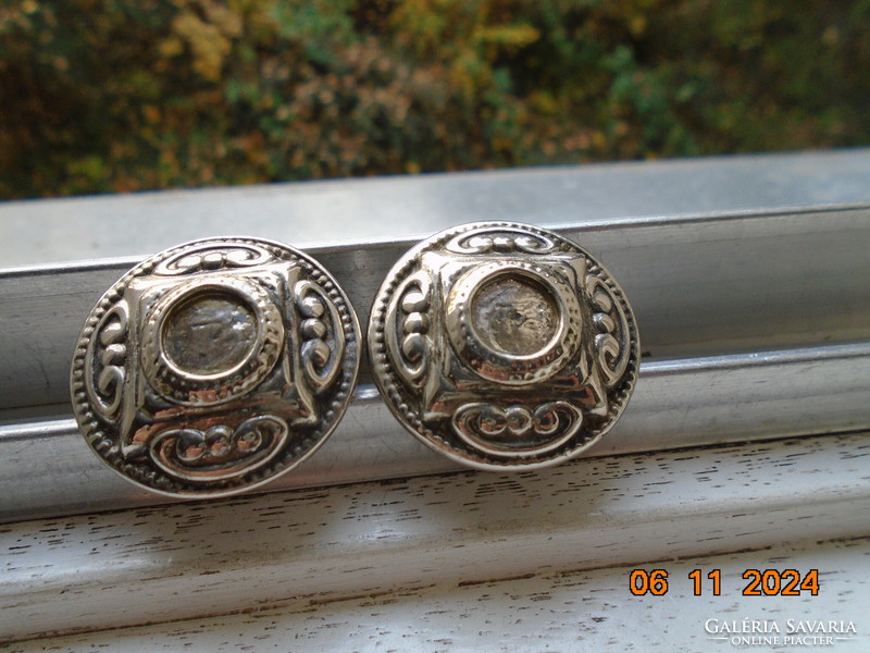 Antik ezüstözött dombormintás nagyobb öntvény klipsz fülbevaló érdekes jelzés,forrasztott kapocs