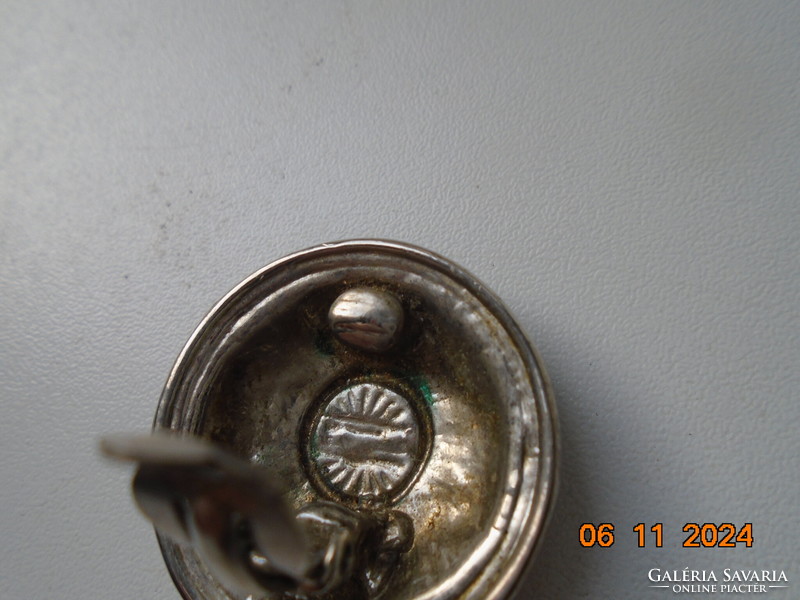 Antik ezüstözött dombormintás nagyobb öntvény klipsz fülbevaló érdekes jelzés,forrasztott kapocs