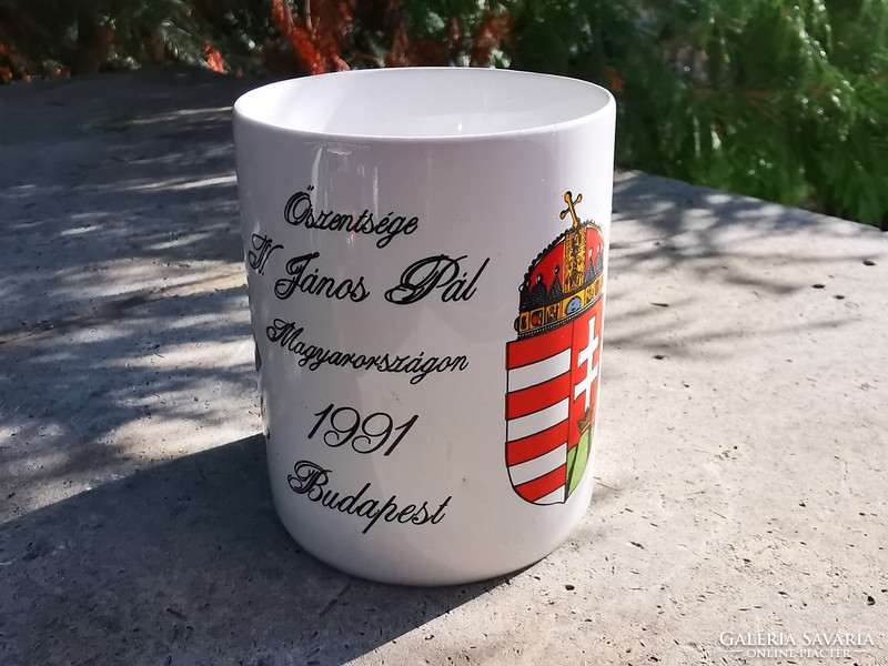 II. JÁNOS PÁL 1991-ES LÁTOGATÁSÁRA EMLÉK BÖGRE