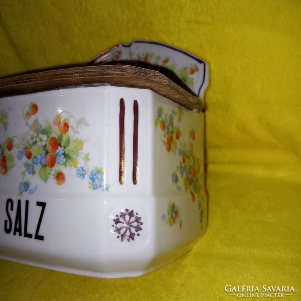 Régi, sorszámos,porcelán, fedeles, fali sótartó, fűszertartó.