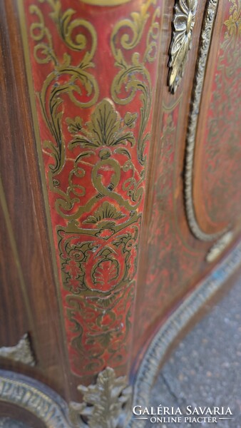 Boulle stílusú rézveretes, márványlapos komód A974