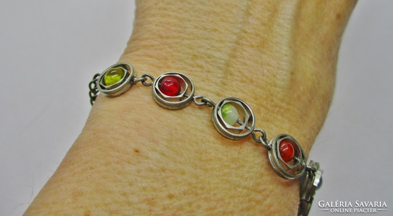 Nagyon szép kézműves karkötő színes kövekkel jelzett