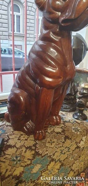 85 cm-es Hatalmas méretű fából faragott kutya. Nagyon szép faragással. kb: 15-20 kg.