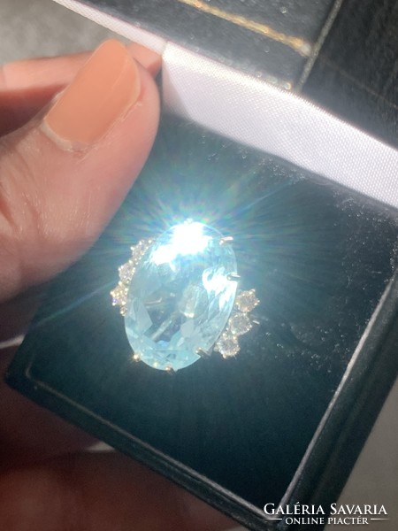 10.60ct Akvamarin-0.40ct Brillekkel 18 kr.arany gyűrű.Tanúsítvánnyal