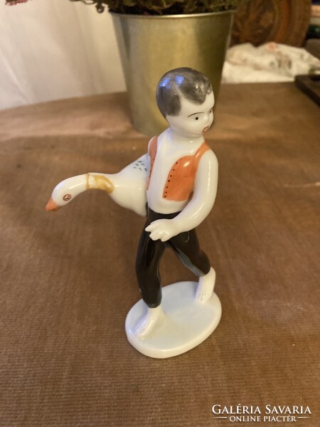 Hollóházi porcelán - fiú lúddal