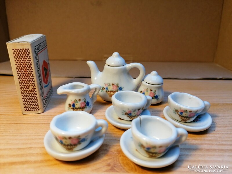 Miniatűr teáskészlet, porcelán, baba  játék