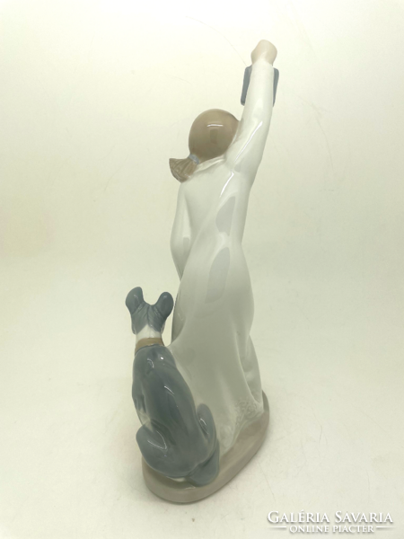 Lladro Nao kislány hálóingben lámpással és kutyával 21.5cm