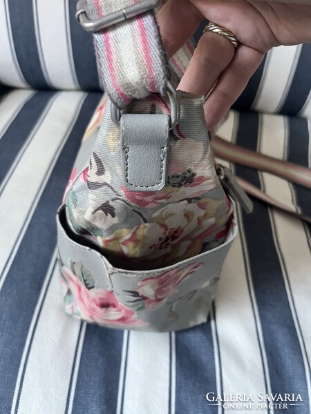 Nagyon nőies Cath Kidston rózsás válltáska