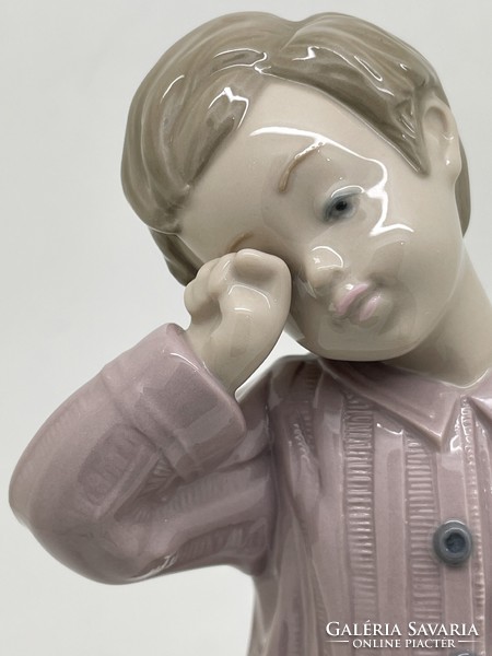 Lladro Nao álmos kisfiú játékmacival 18cm Sleepy Head