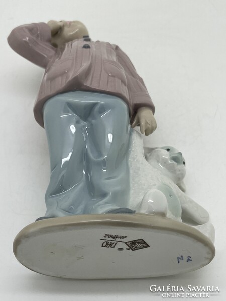 Lladro Nao álmos kisfiú játékmacival 18cm Sleepy Head