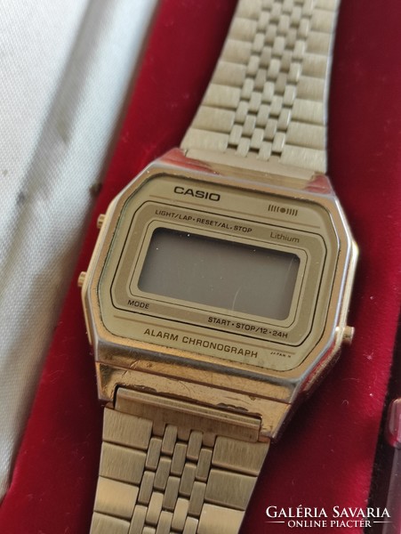 Retro állítható fémszíjas unisex arany színű ikonikus CASIO kvarcóra