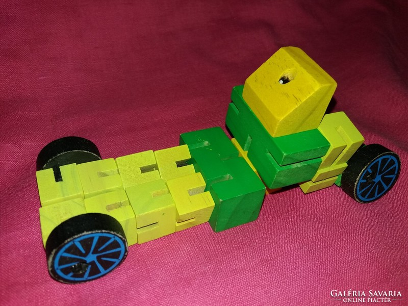 Érdekes fából készült TRANSFORMERS figura rengeteg variációs lehetőség, szép állapot a képek szerint
