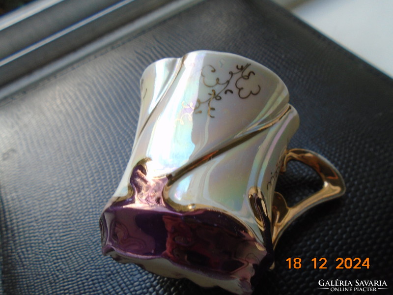 1901 Szecessziós,architekturális ,eozin mázas, arany mintás kávés csésze lila virágokkkal