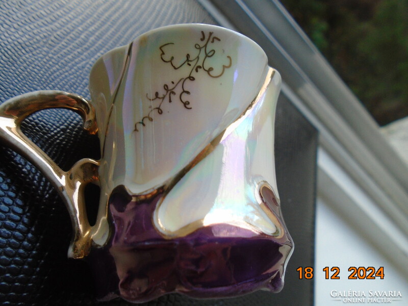 1901 Szecessziós,architekturális ,eozin mázas, arany mintás kávés csésze lila virágokkkal
