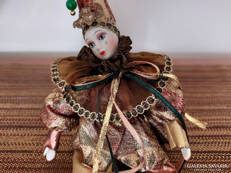 Velencei porcelán baba karneváli dísz bohóc 24 cm